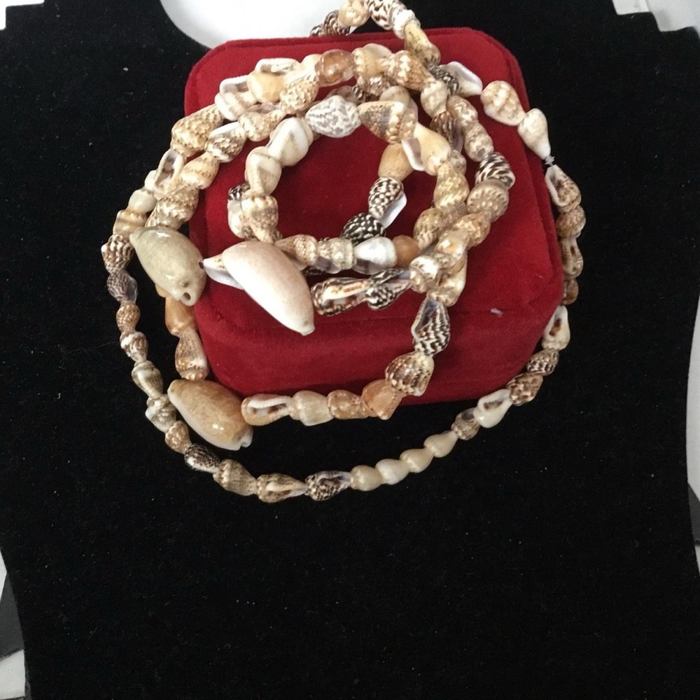 Hand Made Shell Necklace - Picture 5 of 8